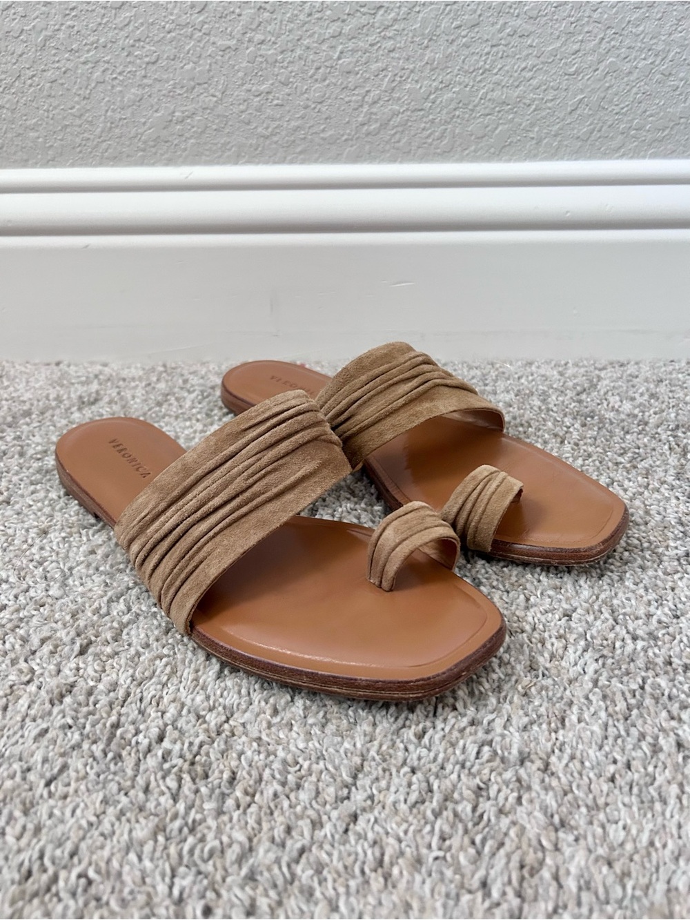 Veronica Beard Dee Suede Sandal Size 37 US 7 Brown Gathered Suede & Toe Loop